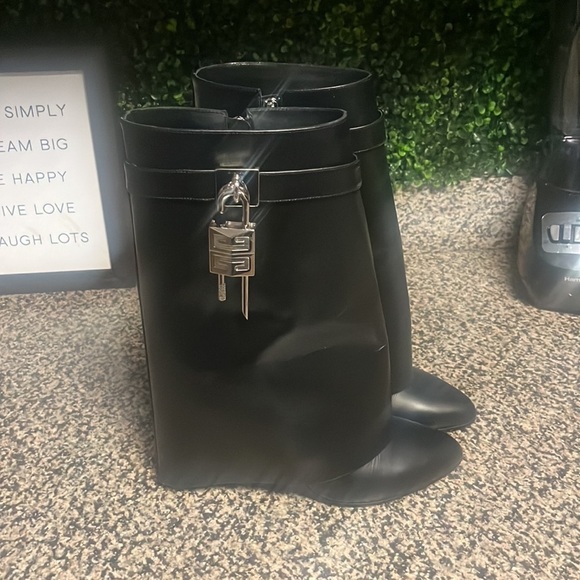LADIES GIVENCHY SHARK ANKLE BOOTS - Picture 3 of 7